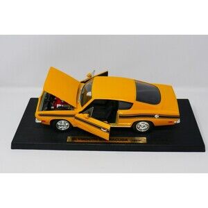 Road Signature Deluxe 1969 Plymouth Barracuda Yellow 1:18 Diecast Car 92178